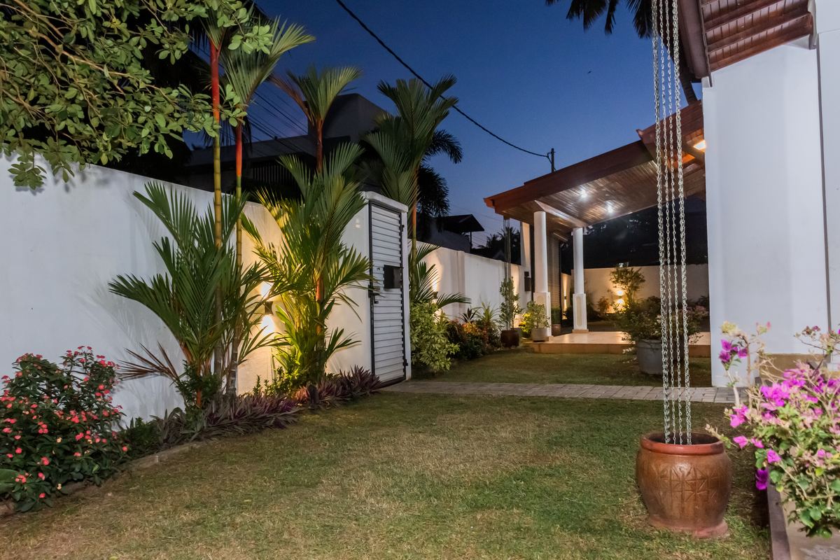Villa garden